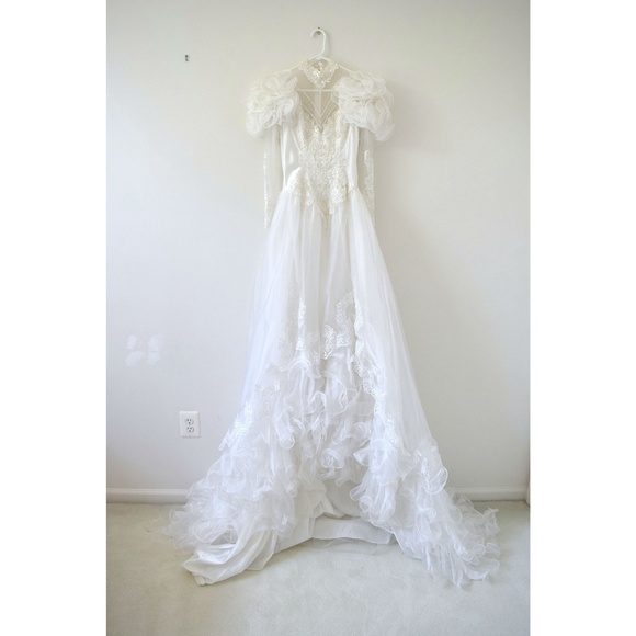 Vintage Dresses & Skirts - Beautiful Vintage Lace Long-Sleeve Wedding Gown